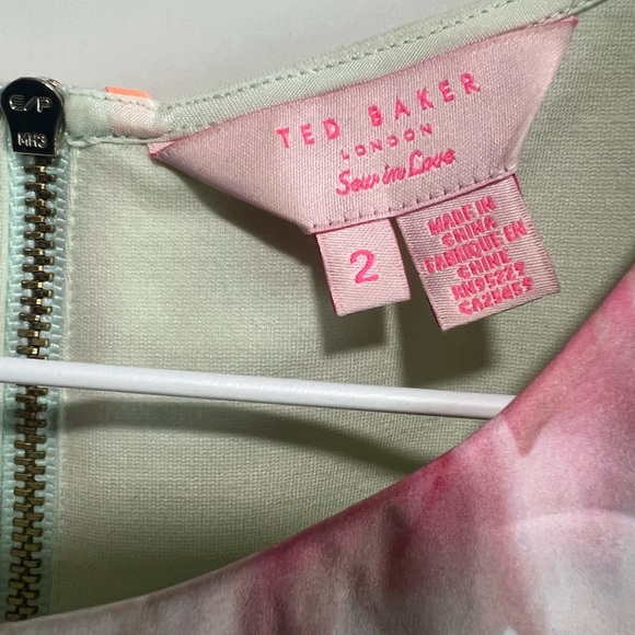 Ted Baker London Dahnni Ted Baker London
Sugar Sweet Floral Tunic Dress - Picture 8 of 9